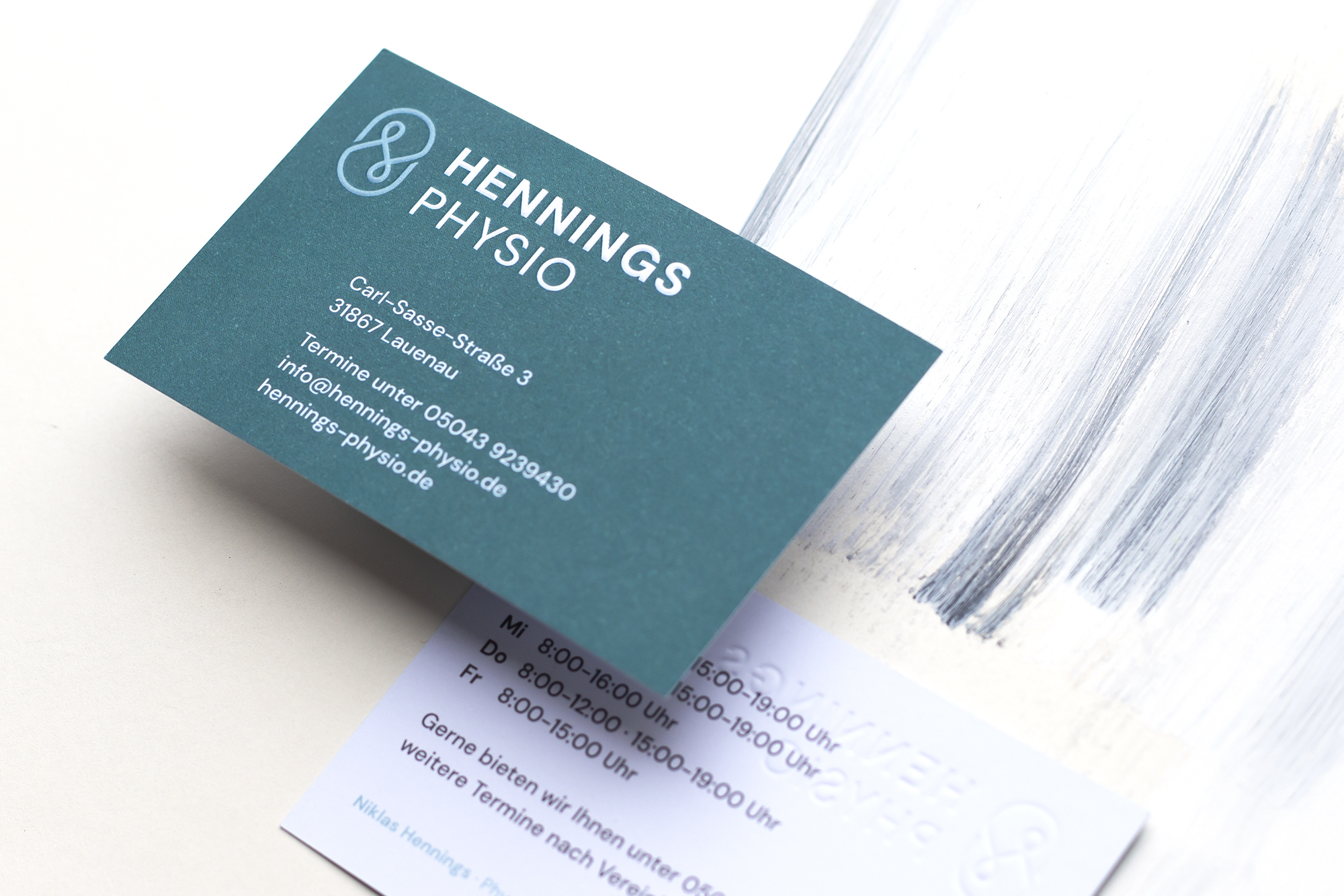 Hennings-Physio-Visitenkarte-Detail-Studio-Fondo